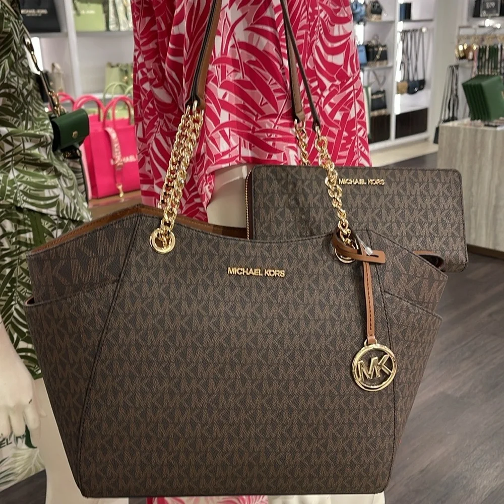 MICHAEL KORS  Jet Set Lg Shoulder Bag & JST Lg Travel CONTINENTAL wallet-wristlt